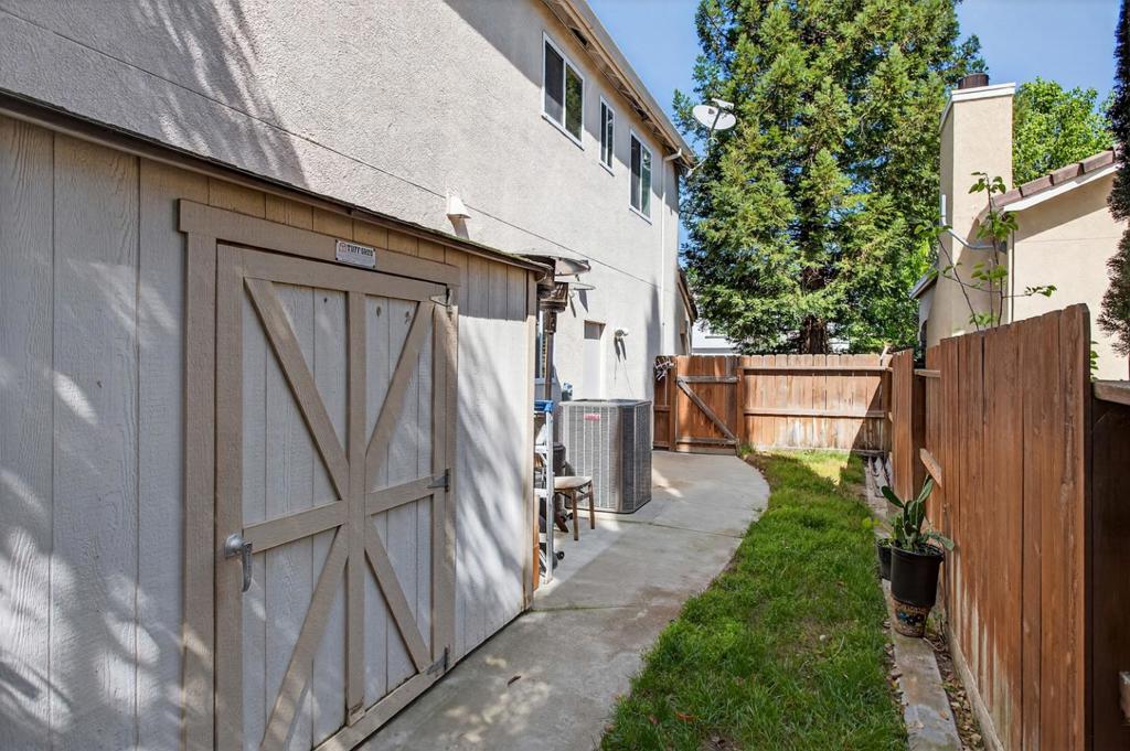 1752 Sierra Brook Ct, Manteca, CA 95337