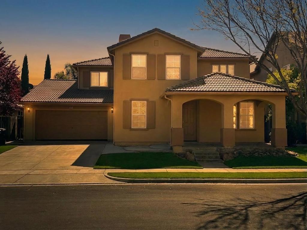 1444 Mendocino Creek Dr, Patterson, CA 95363