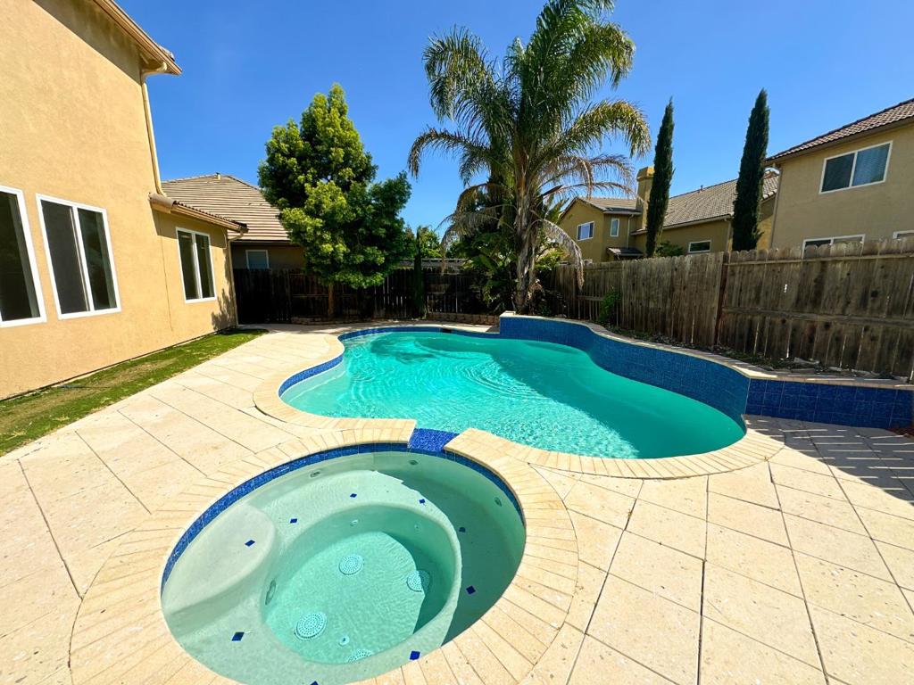 1444 Mendocino Creek Dr, Patterson, CA 95363