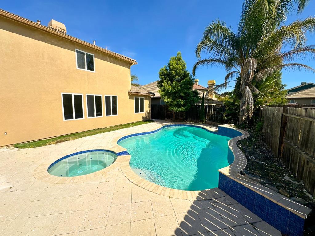 1444 Mendocino Creek Dr, Patterson, CA 95363