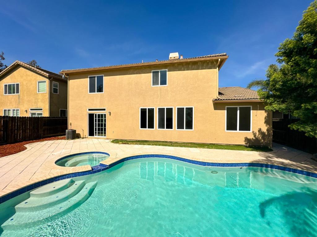 1444 Mendocino Creek Dr, Patterson, CA 95363