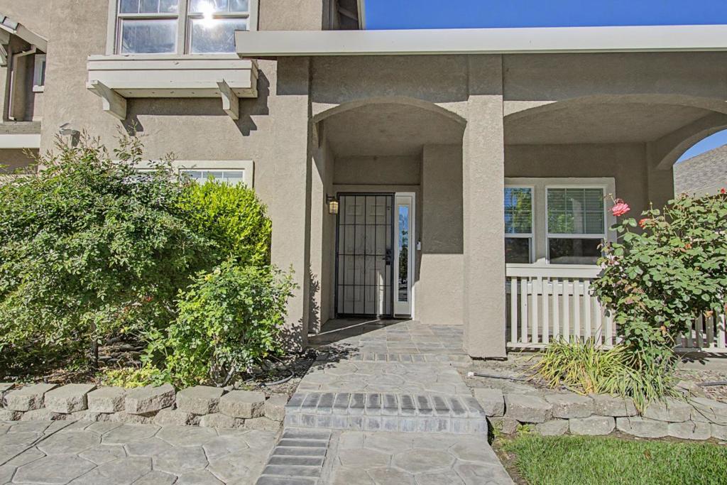 1753 Mills, Los Banos, CA 93635