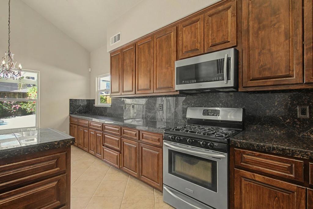 1753 Mills, Los Banos, CA 93635