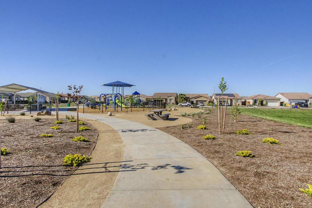 1753 Mills, Los Banos, CA 93635