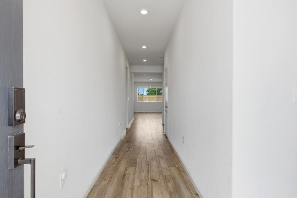 331 Lolly Way, Los Banos, CA 93635