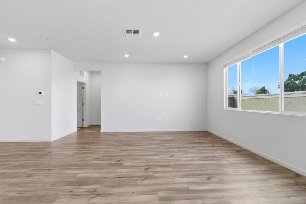 331 Lolly Way, Los Banos, CA 93635