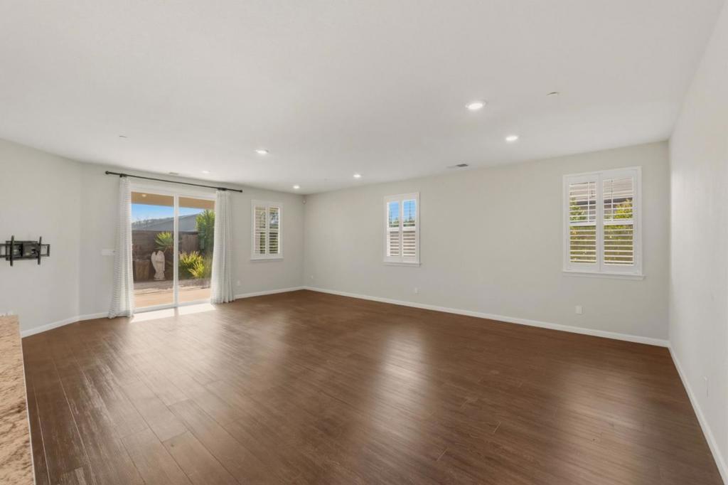 608 Somerset Way, Patterson, CA 95363