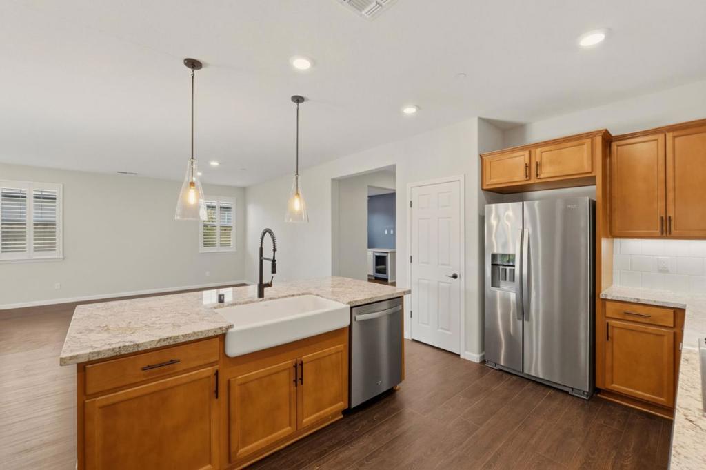 608 Somerset Way, Patterson, CA 95363