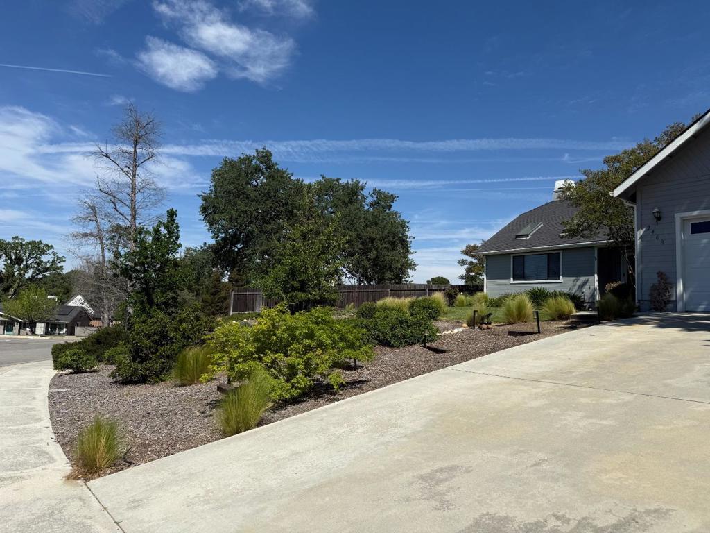 2468 Falcon Dr, Paso Robles, CA 93446