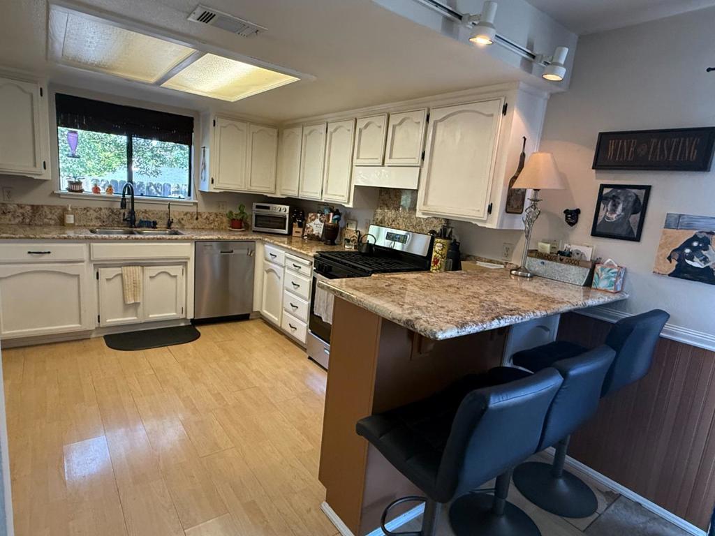2468 Falcon Dr, Paso Robles, CA 93446
