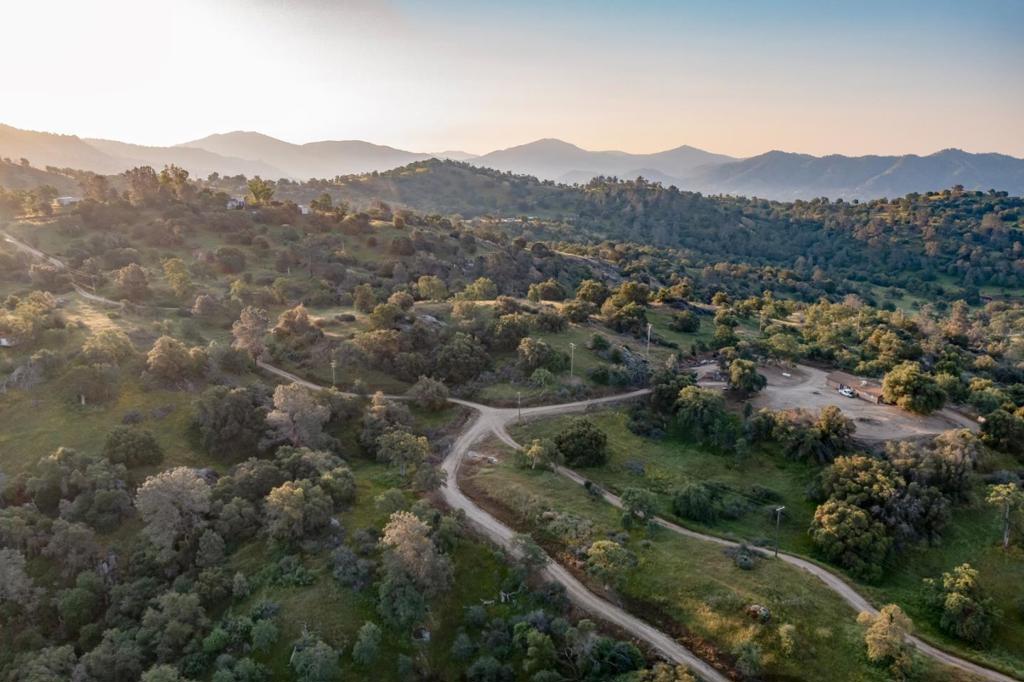 13804205 Pennyroyal Ln, Prather, CA 93651