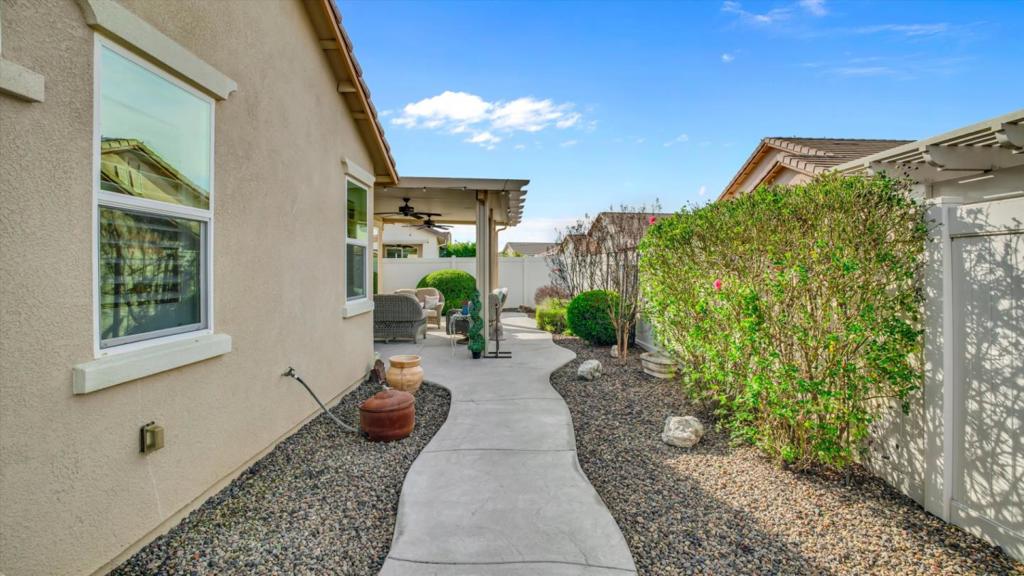 1467 Chestnut Hill Dr, Manteca, CA 95336