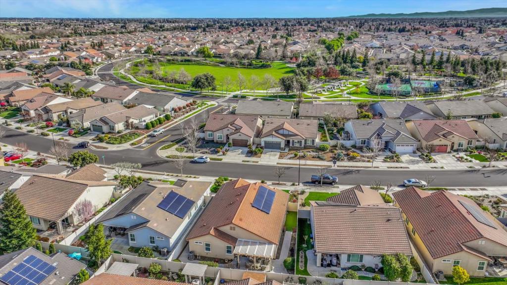 1467 Chestnut Hill Dr, Manteca, CA 95336