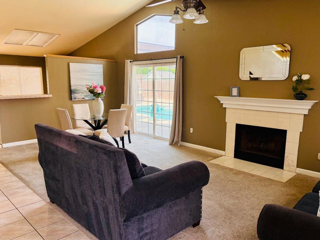 6 Westmont Ct, Merced, CA 95348