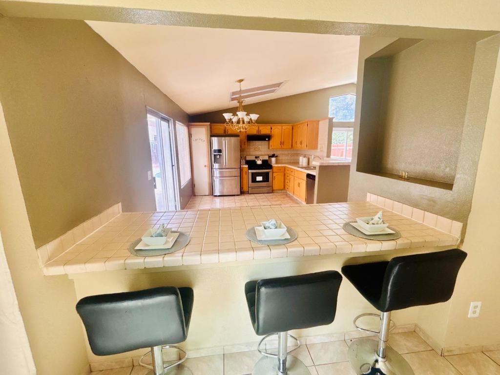 6 Westmont Ct, Merced, CA 95348