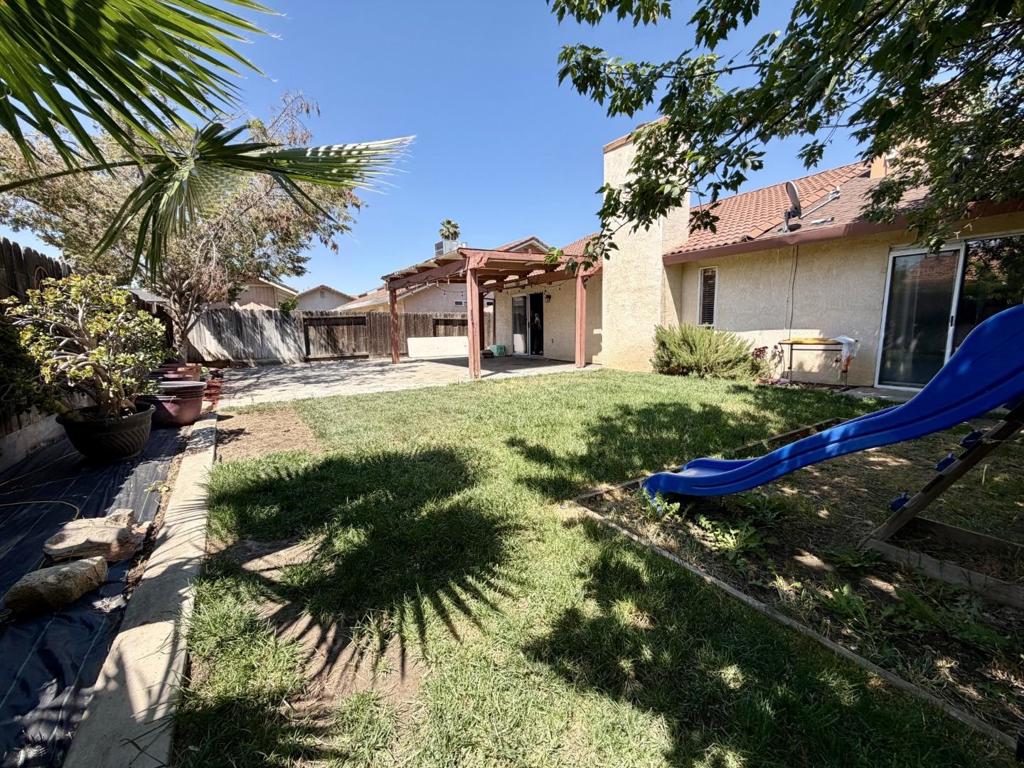 523 Gumwood Ct, Los Banos, CA 93635