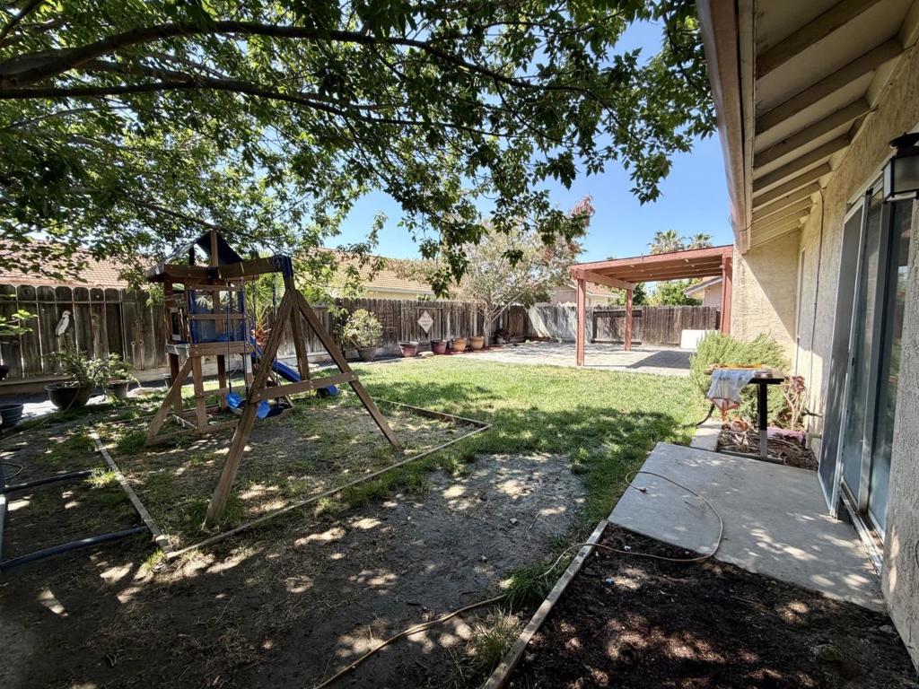 523 Gumwood Ct, Los Banos, CA 93635