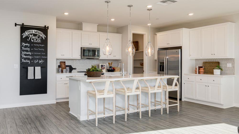 3230 Oak Trail Dr, Manteca, CA 95337