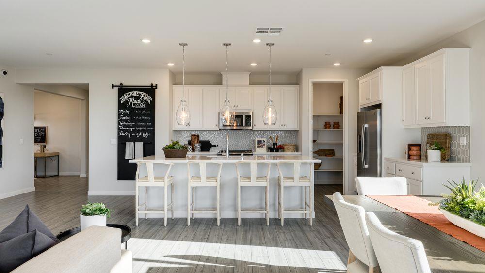 3230 Oak Trail Dr, Manteca, CA 95337