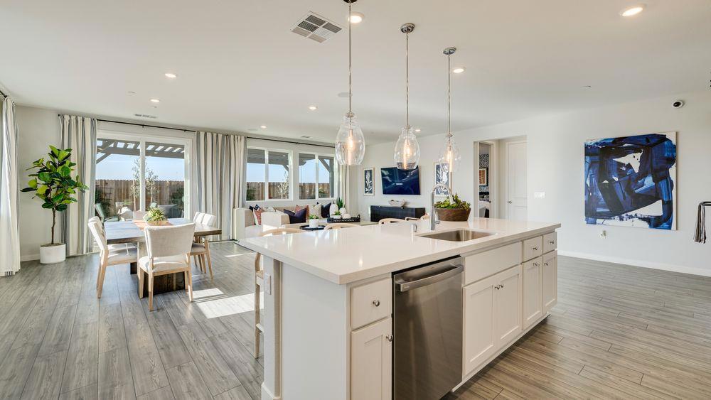 3230 Oak Trail Dr, Manteca, CA 95337