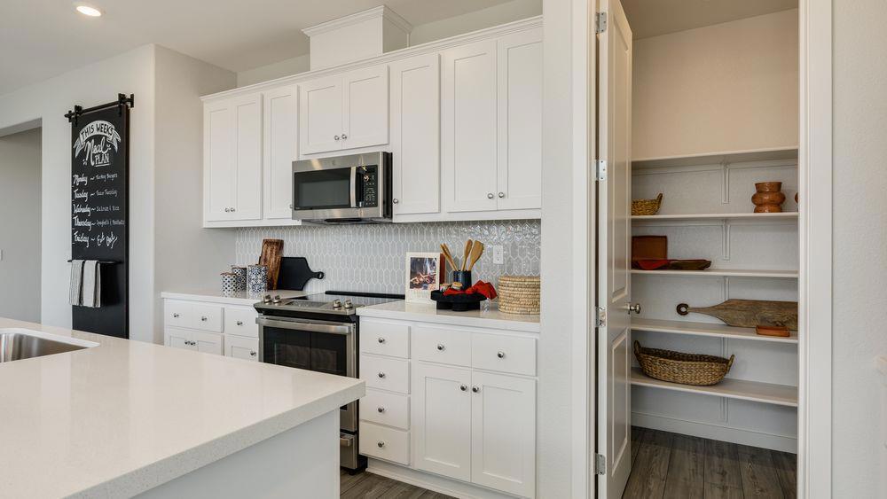 3230 Oak Trail Dr, Manteca, CA 95337