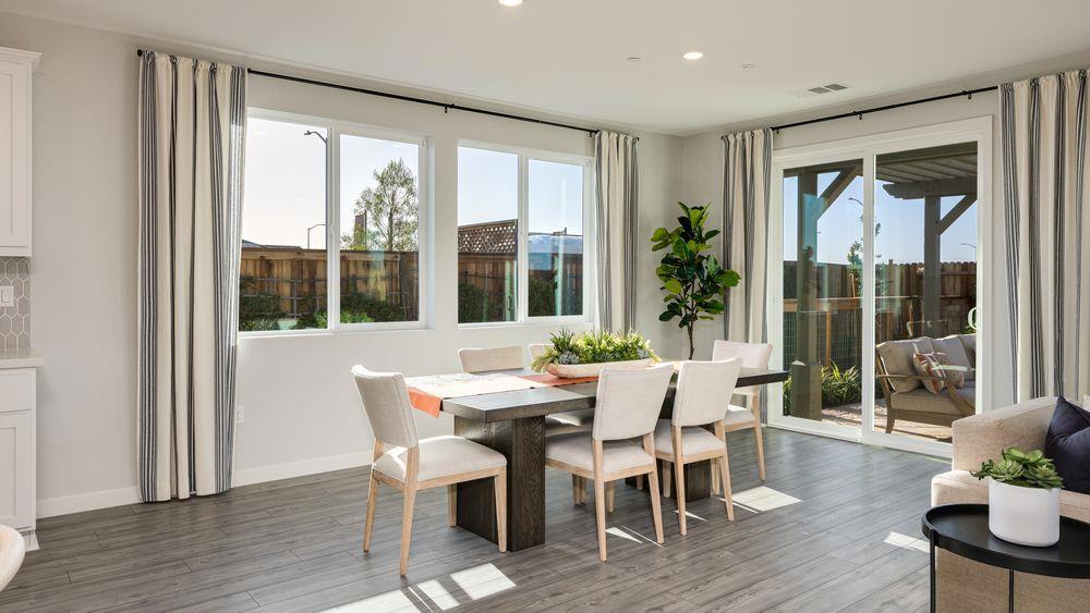 3230 Oak Trail Dr, Manteca, CA 95337