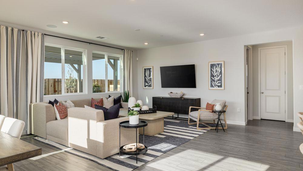 3230 Oak Trail Dr, Manteca, CA 95337