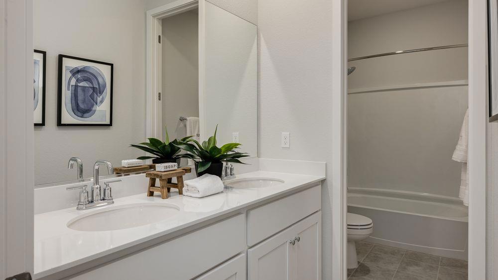 3230 Oak Trail Dr, Manteca, CA 95337