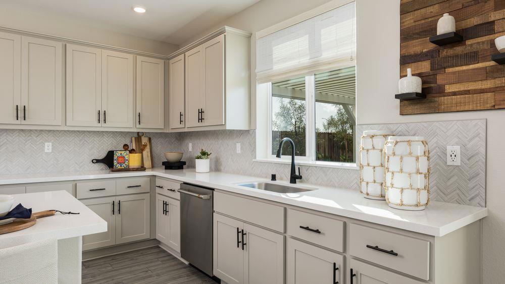 3246 Oak Trail Dr, Manteca, CA 95337