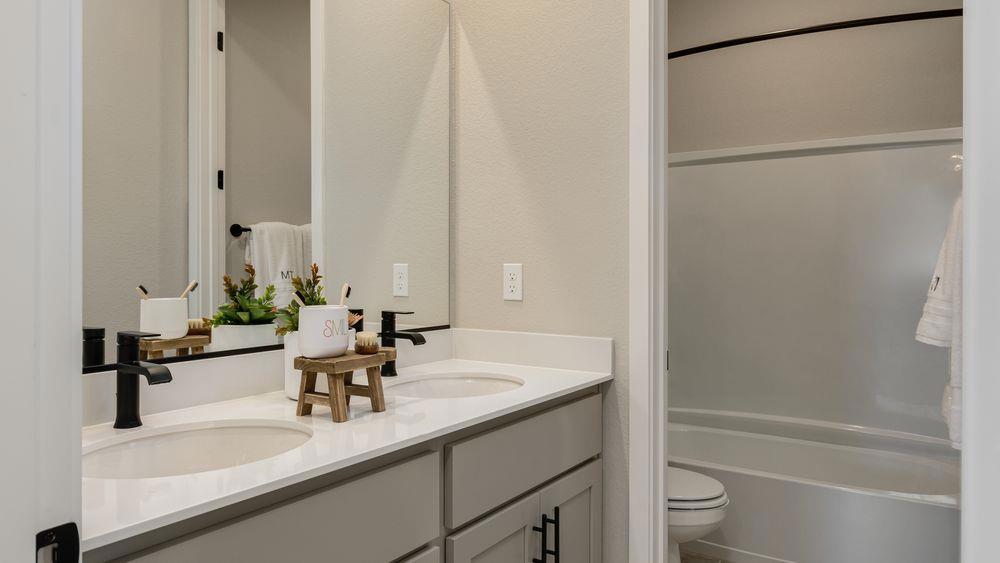 3246 Oak Trail Dr, Manteca, CA 95337