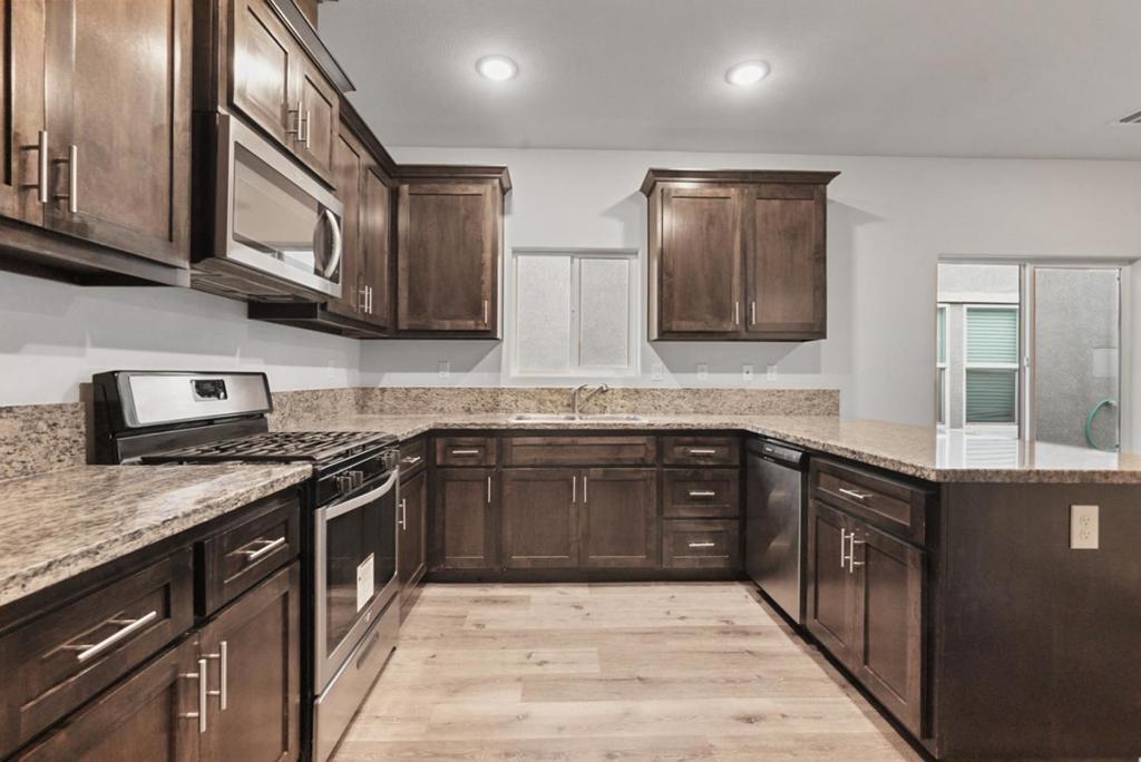 683 Granada Ct, Merced, CA 95341