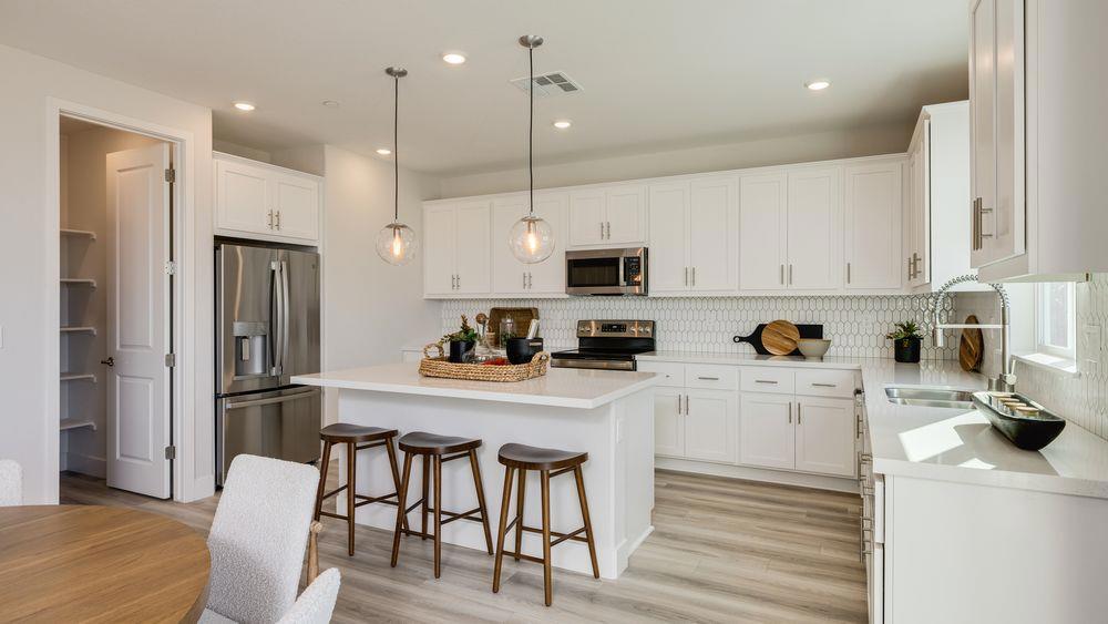 3238 Oak Trail Dr, Manteca, CA 95337