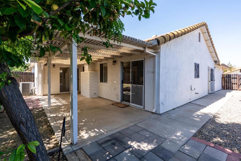 1351 Chukar St, Los Banos, CA 93635