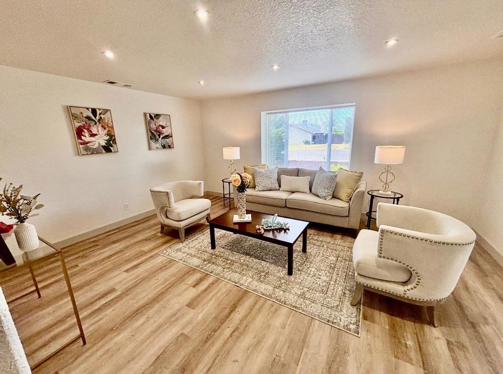 506 N Santa Monica St, Los Banos, CA 93635