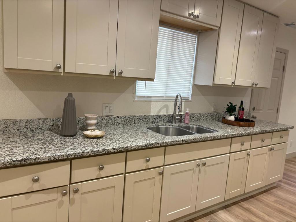 506 N Santa Monica St, Los Banos, CA 93635