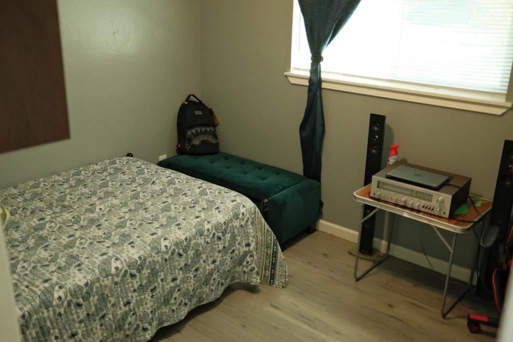 101 Maple St, Modesto, CA 95351