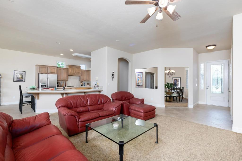 1827 N Joshua Ave, Clovis, CA 93619