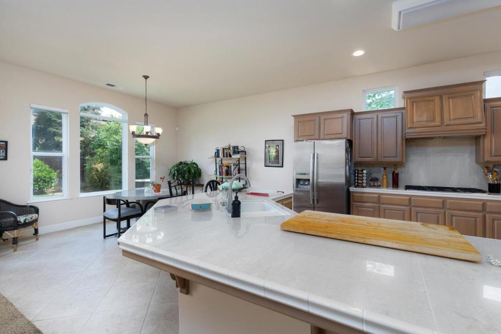 1827 N Joshua Ave, Clovis, CA 93619
