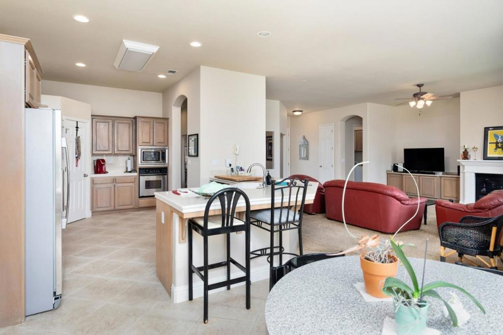 1827 N Joshua Ave, Clovis, CA 93619