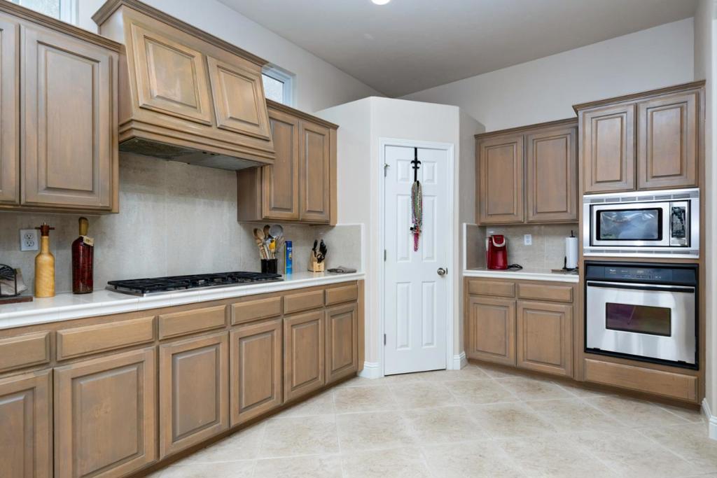 1827 N Joshua Ave, Clovis, CA 93619