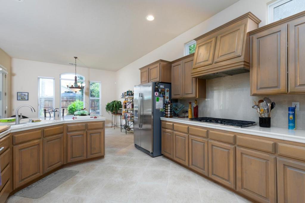 1827 N Joshua Ave, Clovis, CA 93619