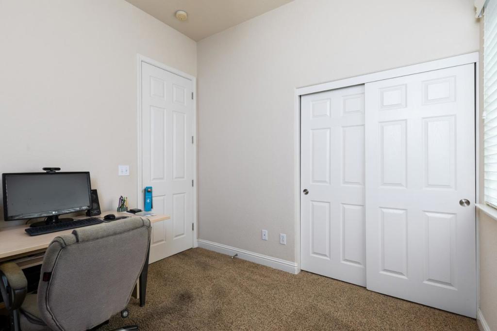 1827 N Joshua Ave, Clovis, CA 93619