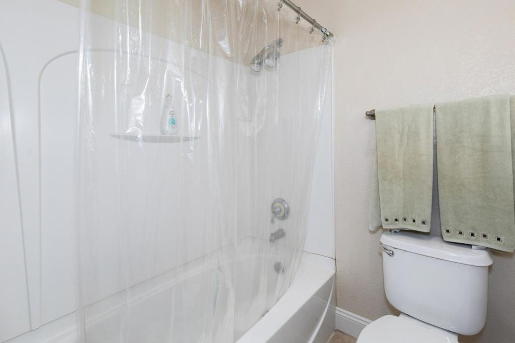 1827 N Joshua Ave, Clovis, CA 93619