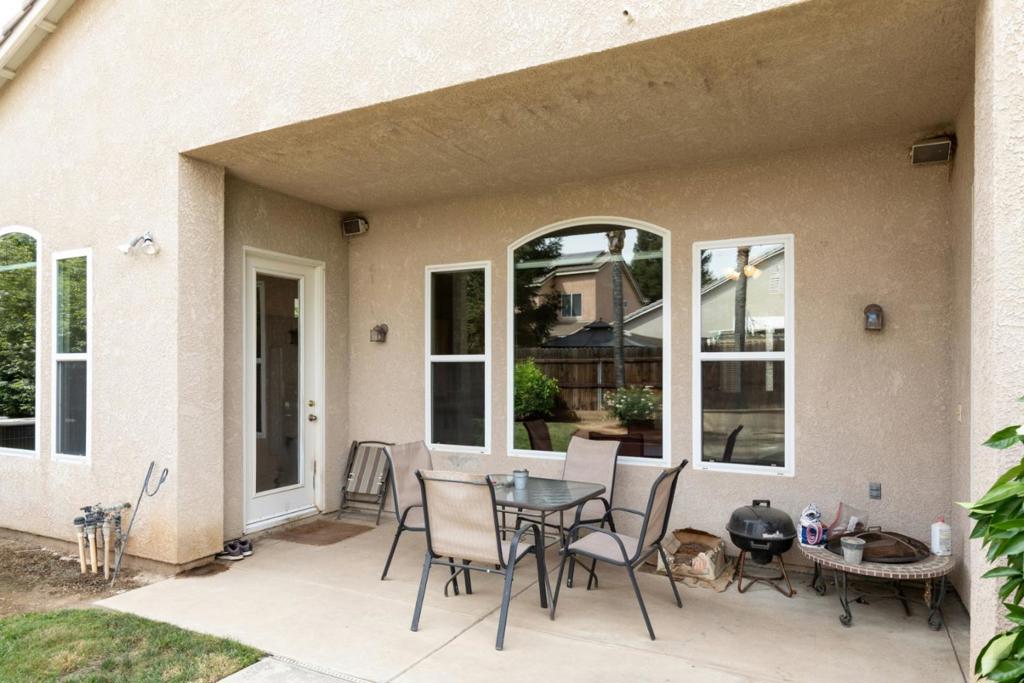 1827 N Joshua Ave, Clovis, CA 93619