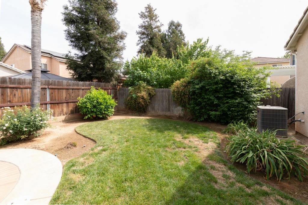 1827 N Joshua Ave, Clovis, CA 93619