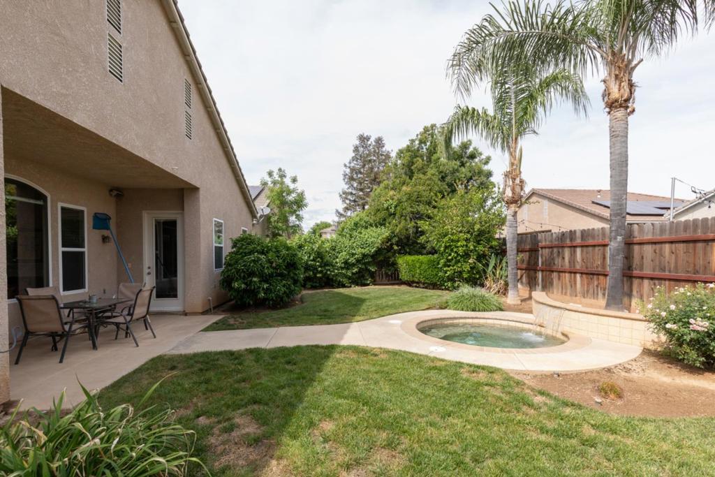 1827 N Joshua Ave, Clovis, CA 93619