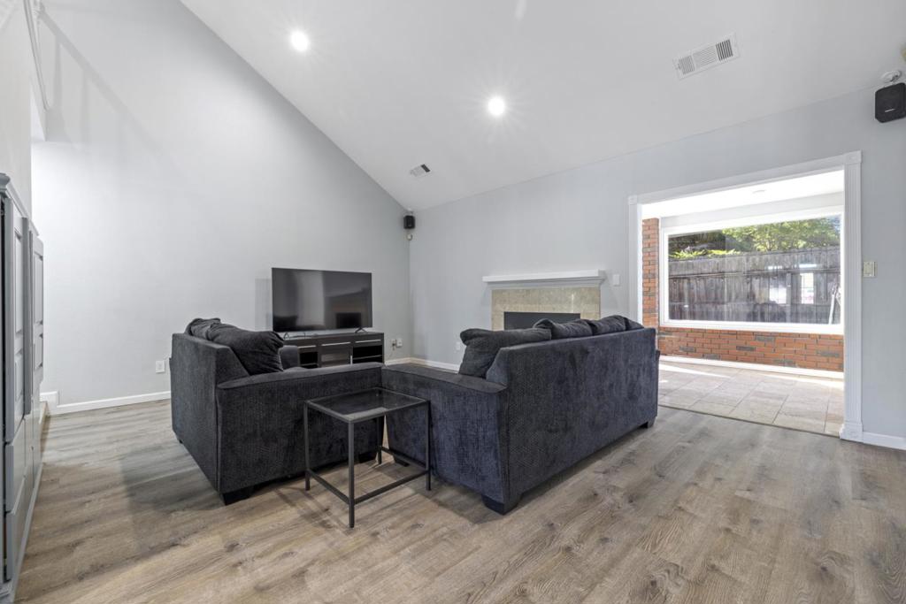 2604 Snyder Ave, Modesto, CA 95356