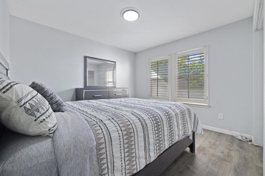 2604 Snyder Ave, Modesto, CA 95356