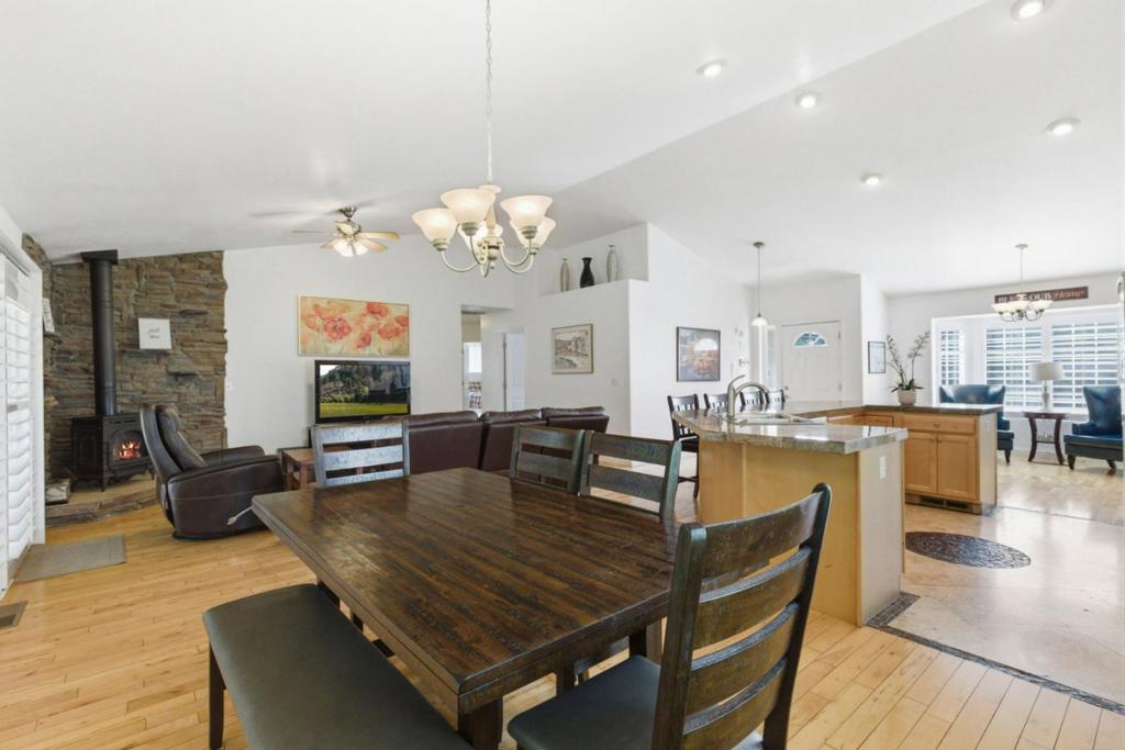 13074 Jackson Mill Dr, Groveland, CA 95321