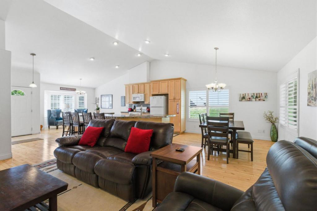 13074 Jackson Mill Dr, Groveland, CA 95321